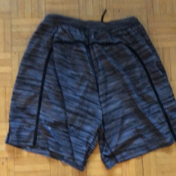 Lululemon shorts - Picture 4 of 5
